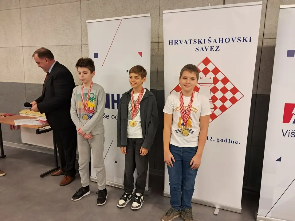 Četiri medalje s državnih prvenstava u brzom šahu, fotografija 3